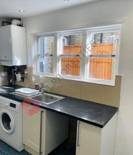 4 bedroom house share to rent, Riverside