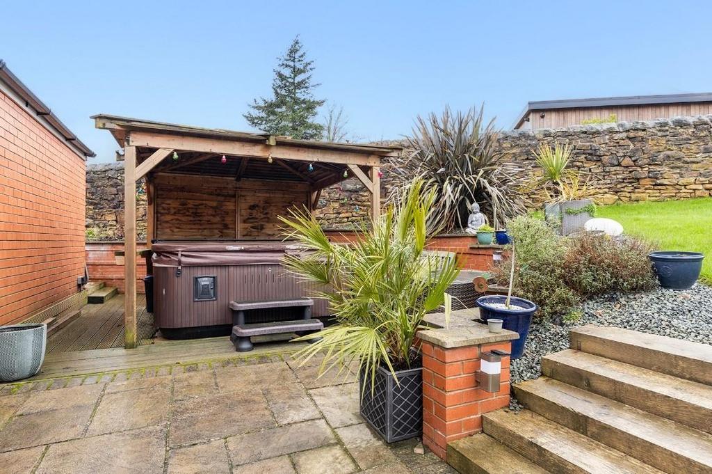Garden hot tub.jpg