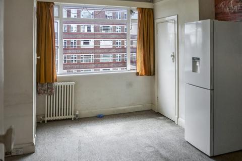 1 bedroom flat for sale, Flat E53 Du Cane Court, Balham High Road, Balham, London, SW17 7JL