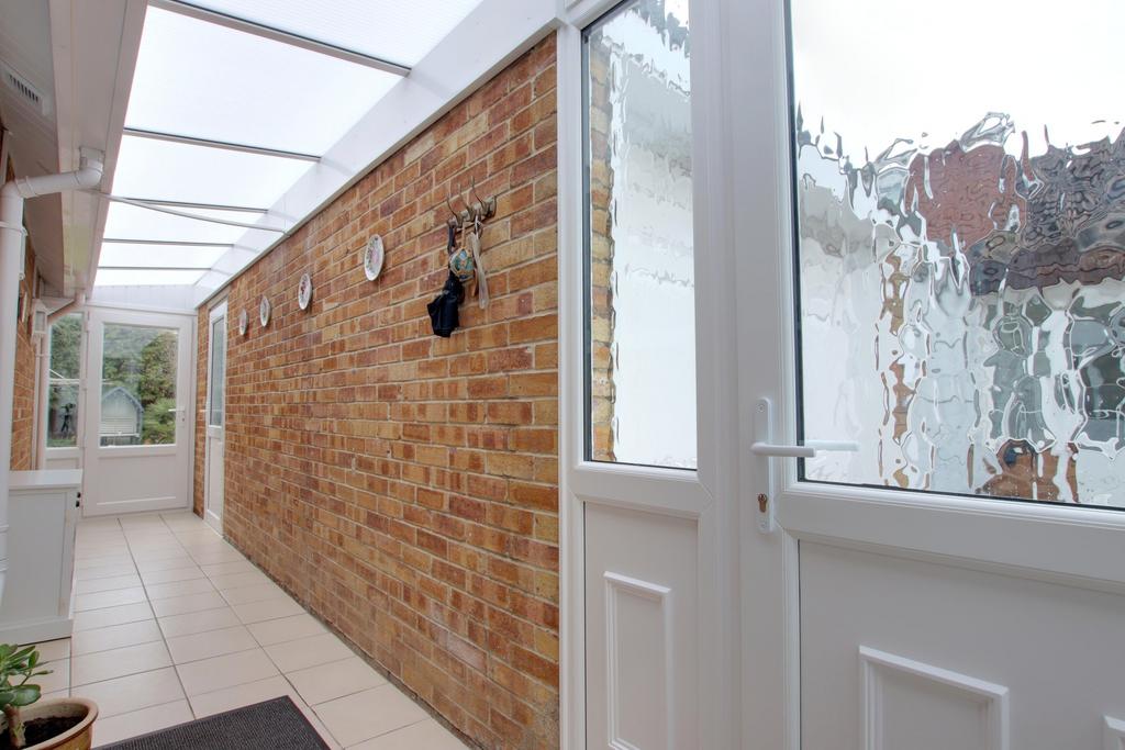Porch/lobby