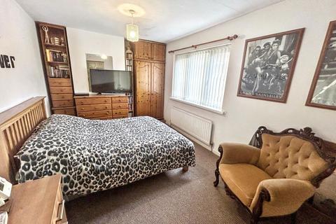 2 bedroom semi-detached house for sale, Clousden Drive, Forest Hall, Newcastle upon Tyne, Tyne and Wear, NE12 9DS