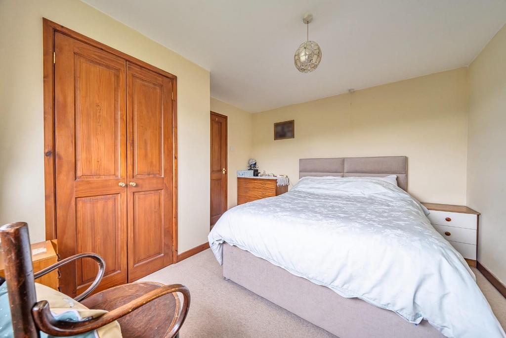 Bedroom 1.jpg