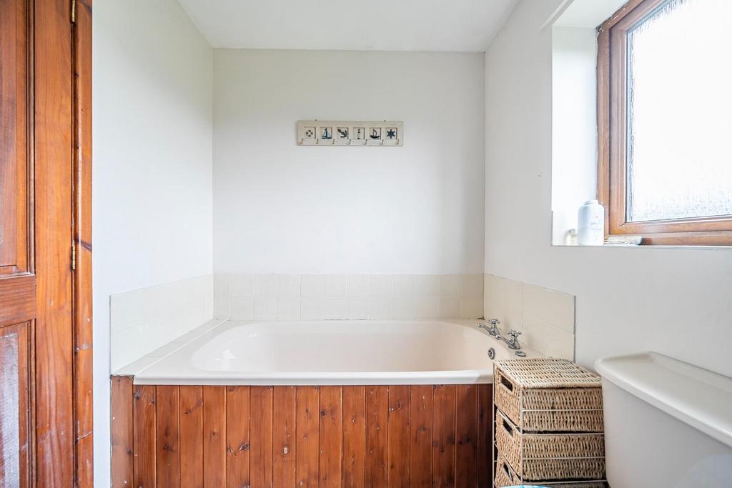 Family Bathroom bath.jpg