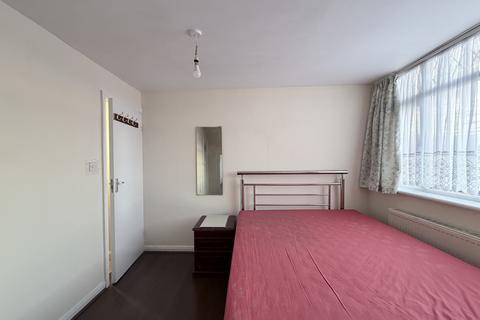 1 bedroom in a house share to rent, Woodfield Avenue, Wembley, HA0