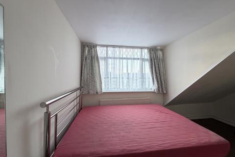 1 bedroom in a house share to rent, Woodfield Avenue, Wembley, HA0