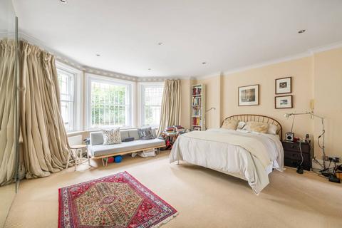 3 bedroom flat to rent, Holland Park Gardens, Holland Park, London, W14