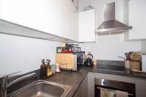 1 bedroom flat for sale - Photo 10