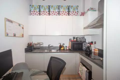 1 bedroom flat for sale - Photo 16