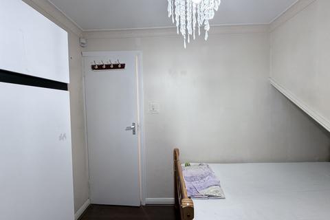 1 bedroom in a house share to rent, Woodfield Avenue, Wembley, HA0
