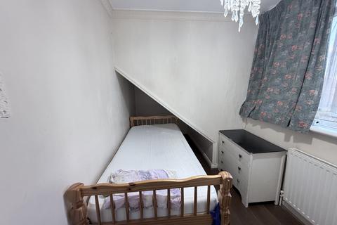 1 bedroom in a house share to rent, Woodfield Avenue, Wembley, HA0