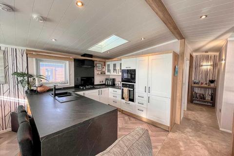 3 bedroom park home for sale, Walton on the naze CO14