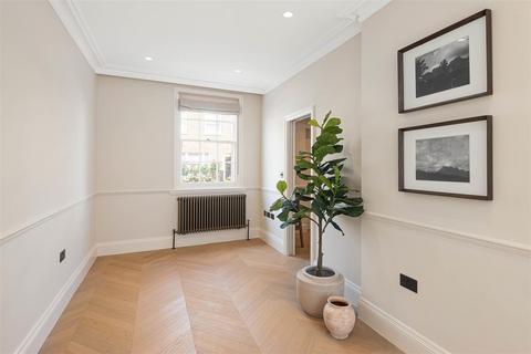 undefined, Graham Terrace SW1