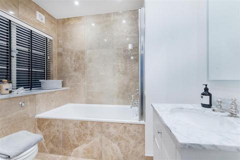 4 bedroom flat to rent, Grosvenor Square, Mayfair, London W1K