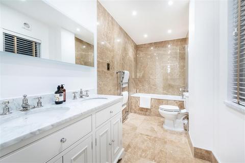 4 bedroom flat to rent, Grosvenor Square, Mayfair, London W1K