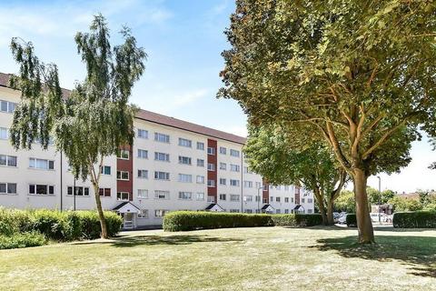 3 bedroom flat for sale, Byron Way, Northolt, UB5 6AZ