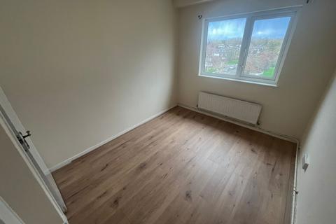 3 bedroom flat for sale, Byron Way, Northolt, UB5 6AZ