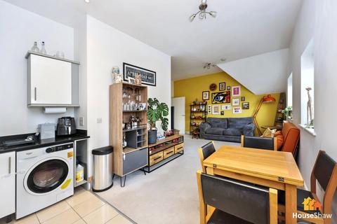 2 bedroom apartment for sale, Wellesbourne House, Kingshill Crescent, High Wycombe, HP13 5NF