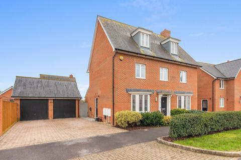 5 bedroom detached house for sale, Barge Crescent, Aylesbury HP22