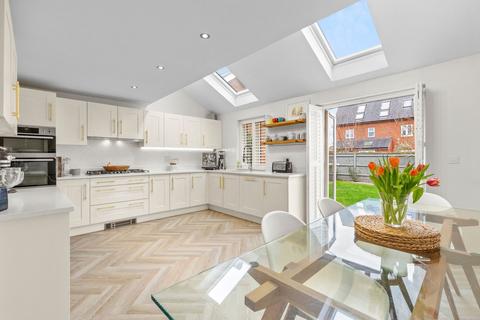 5 bedroom detached house for sale, Barge Crescent, Aylesbury HP22