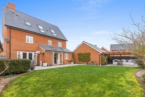5 bedroom detached house for sale, Barge Crescent, Aylesbury HP22