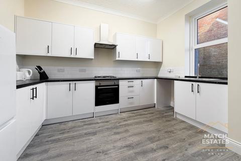 4 bedroom terraced house for sale, Cheriton High Street, Folkestone CT19