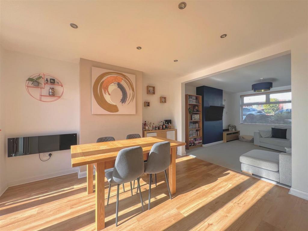 Open plan kitchen/diner area