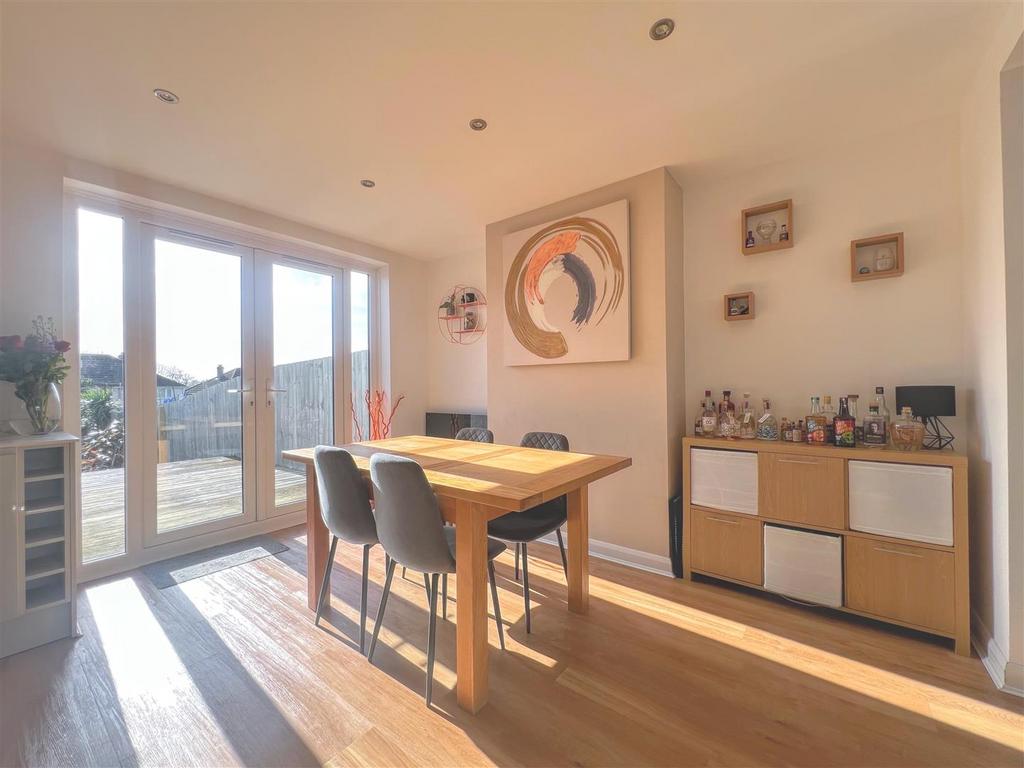 Open plan kitchen/diner area