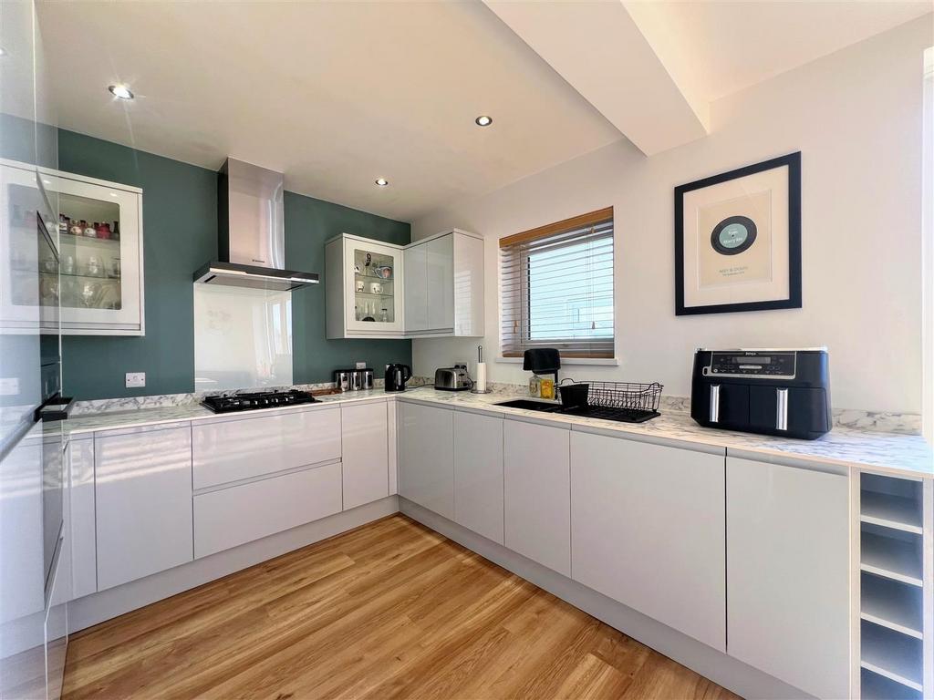 Open plan kitchen/diner area