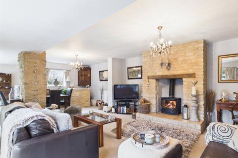 3 bedroom bungalow for sale, Church Road, Longlevens, Gloucester, Gloucestershire, GL2