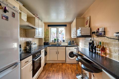 2 bedroom flat for sale, Oake Woods, Gillingham
