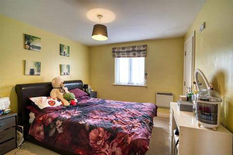 2 bedroom flat for sale, Oake Woods, Gillingham