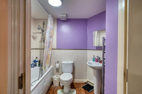 2 bedroom flat for sale, Oake Woods, Gillingham