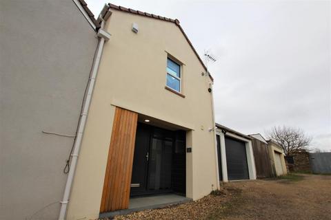1 bedroom ruin to rent - Valley Road, Bristol BS13