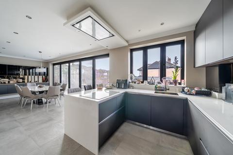 5 bedroom semi-detached house for sale, Oak Way, London, N14