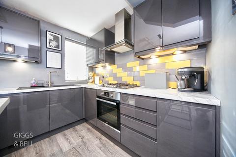 2 bedroom terraced house for sale, Putteridge Road