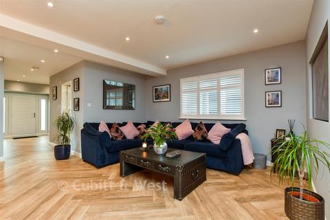 4 bedroom detached house for sale, Vernon Avenue, Woodingdean, Brighton, East Sussex