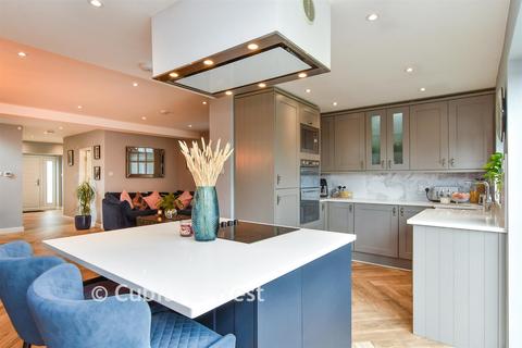 4 bedroom detached house for sale, Vernon Avenue, Woodingdean, Brighton, East Sussex
