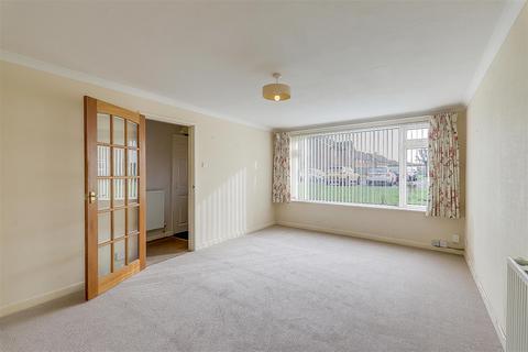 2 bedroom flat for sale, Aldsworth Avenue, Worthing BN12