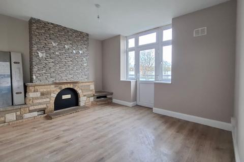 2 bedroom flat to rent, Angel Close, London N18