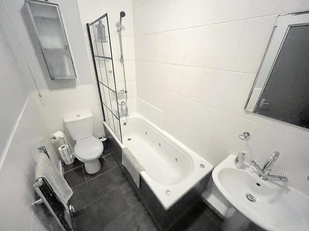 F3 Bath1