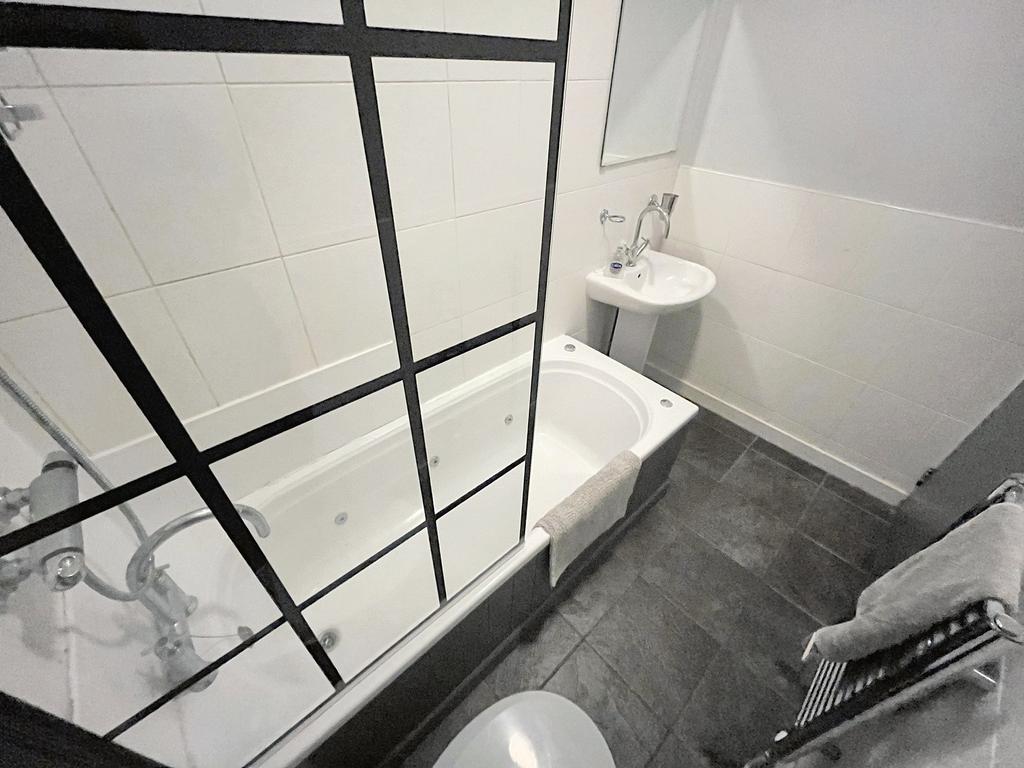 F3 Bath2