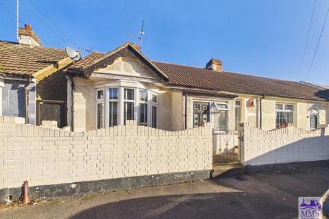 2 bedroom bungalow for sale, Watling Avenue, Chatham