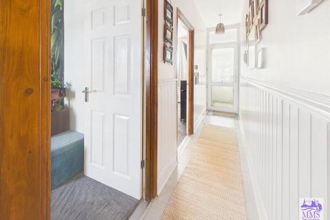 2 bedroom bungalow for sale, Watling Avenue, Chatham