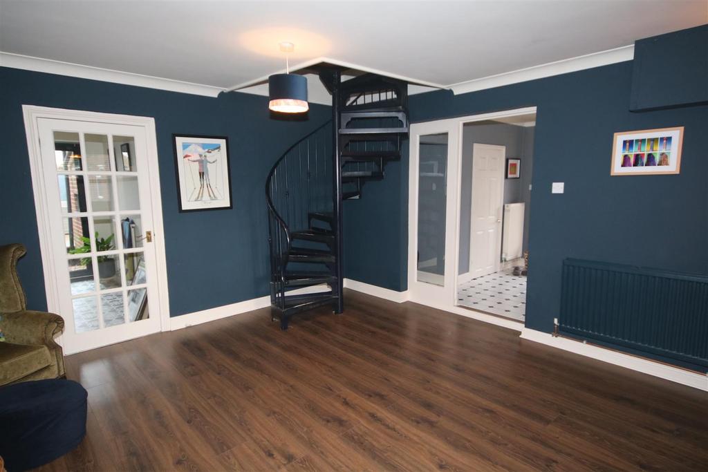 Living Room g.JPG