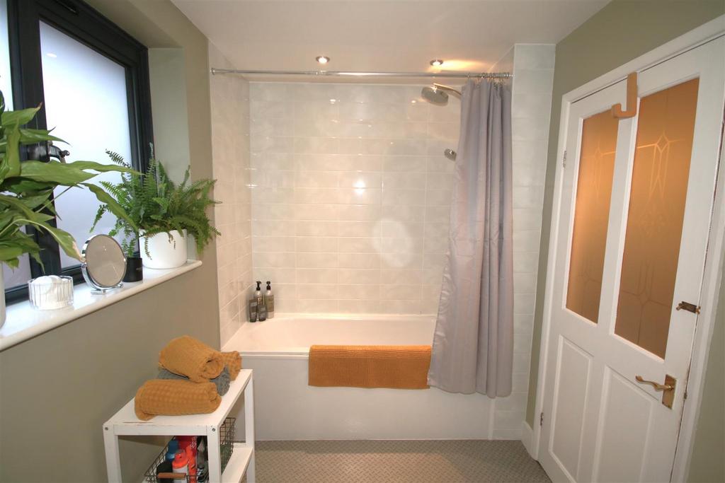 Bathroom a.JPG