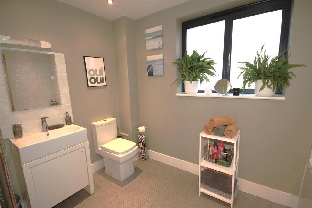 Bathroom c.JPG