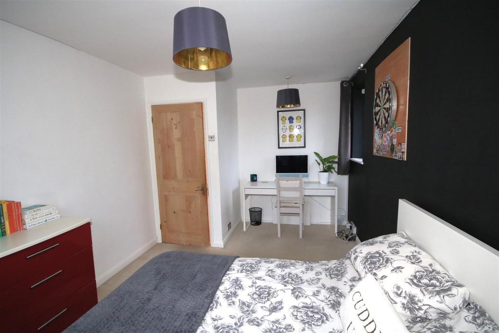 Bedroom 1c.JPG