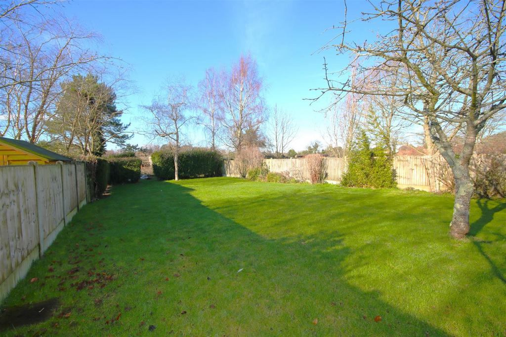 Rear Garden b.JPG