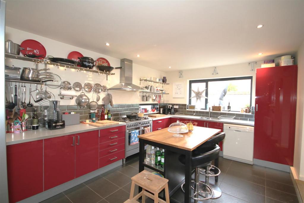 Kitchen b.JPG