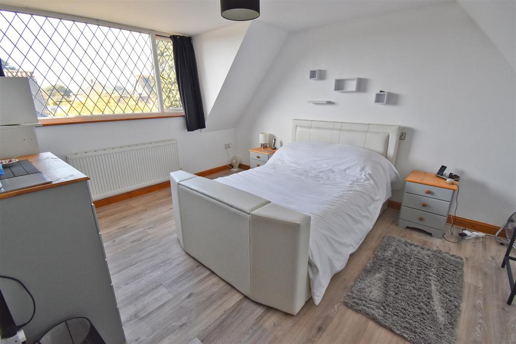 Bedroom 1.jpg